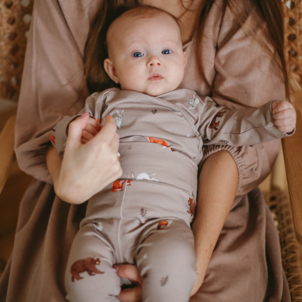 Organiskās trikotāžas bodijs ar dzīvnieku apdruku